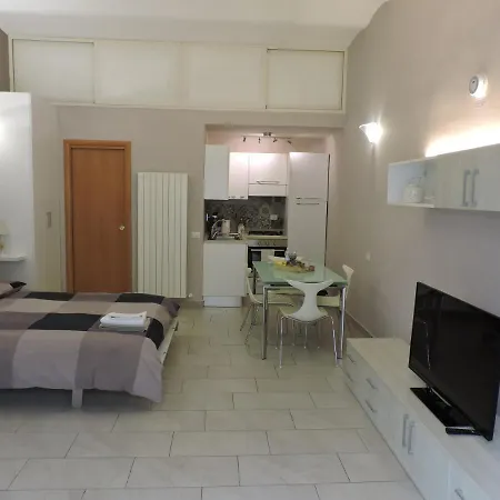 Apartment Monolocale Via Cerquiglia, 136 *