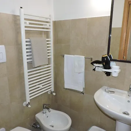 Apartment Monolocale Via Cerquiglia, 136 *